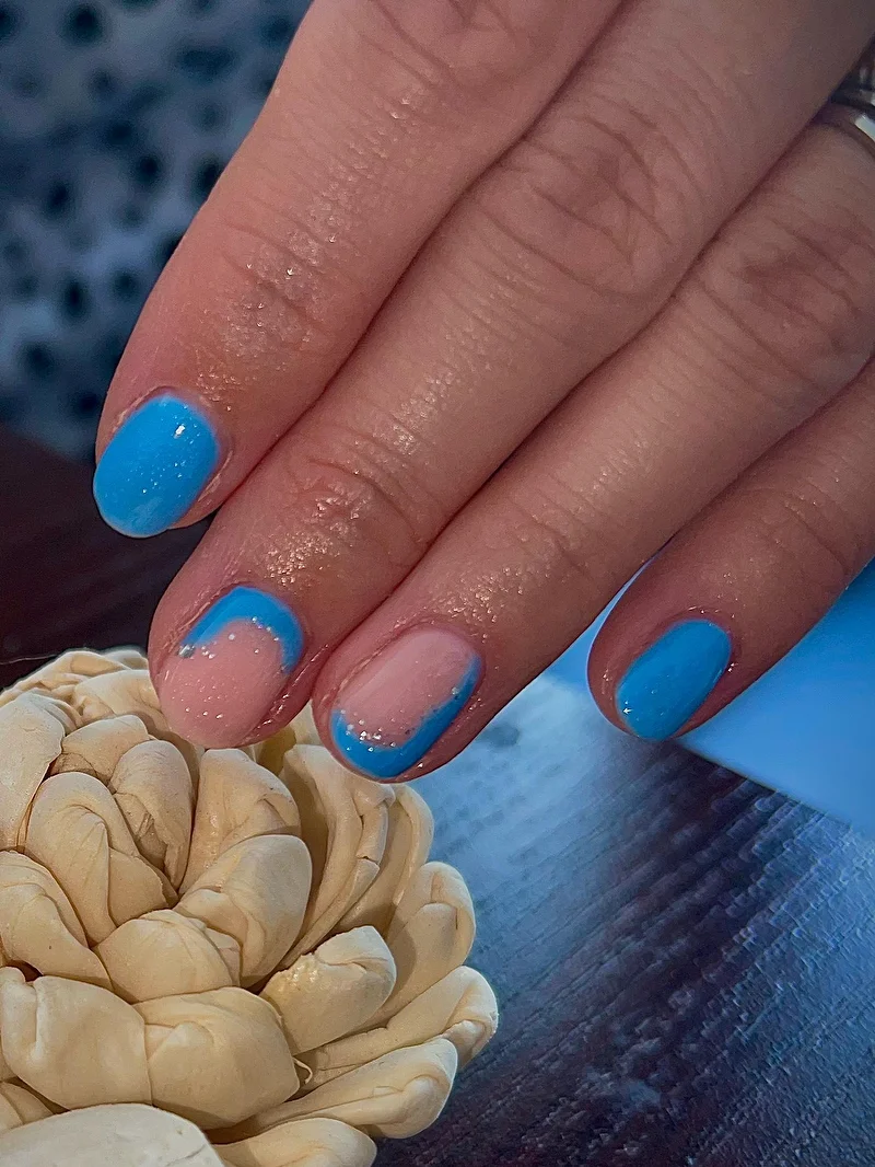 Blue swirl abstract nail art