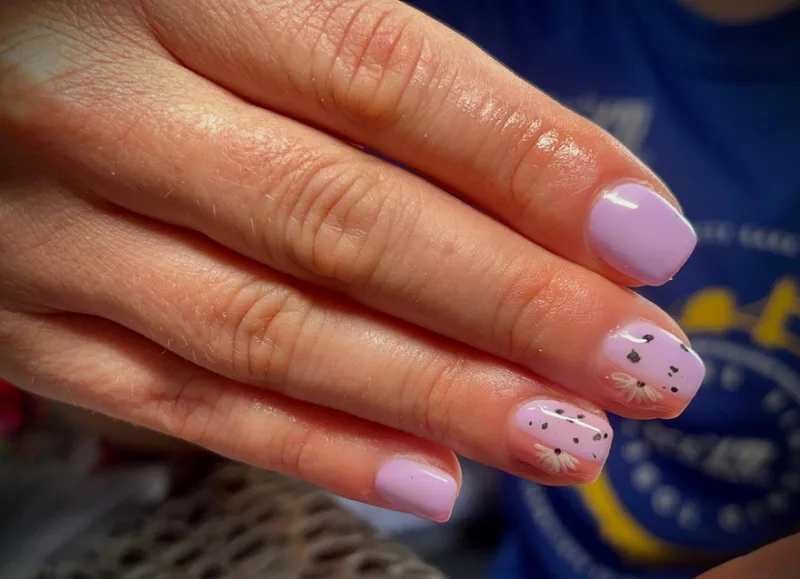 Lavender pink nails with daisy accent