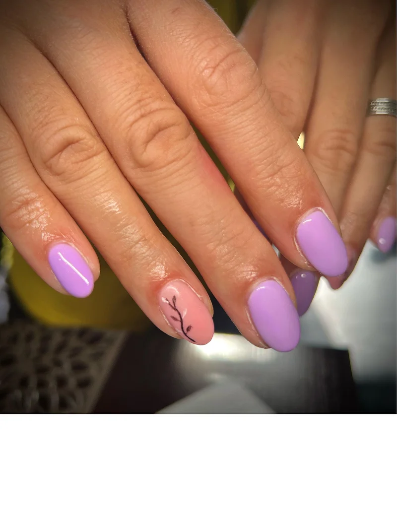 Lilac and purple nails with leaf accent